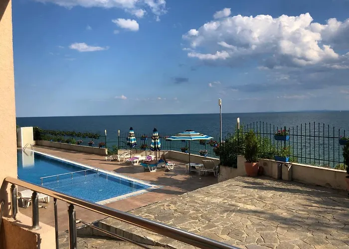 Апартаменти Coral корал бийч